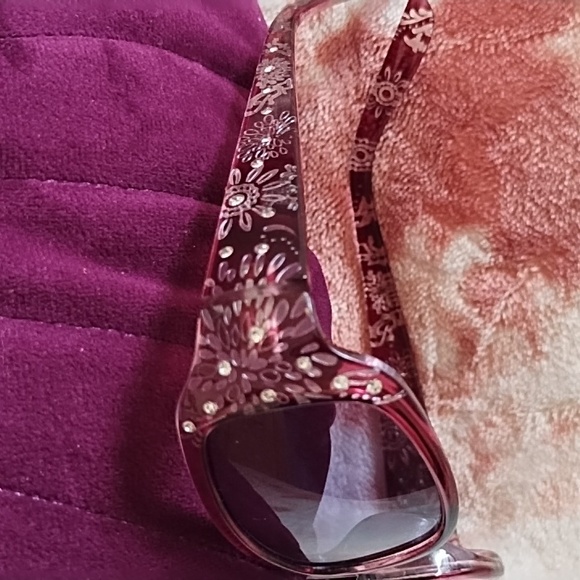 Revlon Floral Bling Sunglasses 🕶️✨🌼 - Picture 2 of 5
